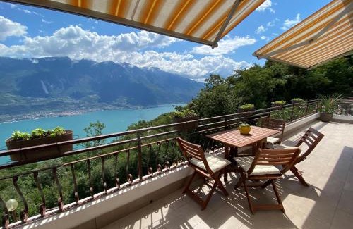 Voltino Apartment | Casa Nonno Sergio lake view by Gardadomusmea