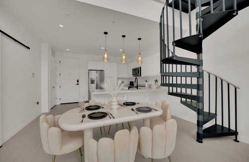 Sovana House | Casa Nube | Sky Loft Retreat in Las Vegas