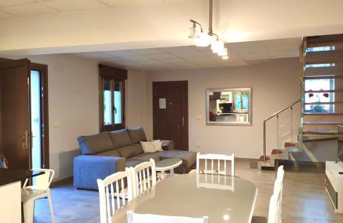 Castro Caldelas House | Casa nueva con jardín y wifi en Ribeira Sacra