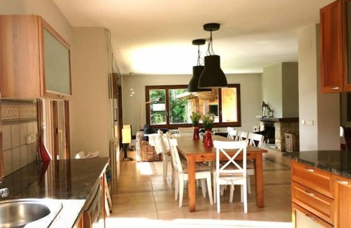 Mollo Apartment | Casa Nueva y Aislada de 350m con Jardín Privado