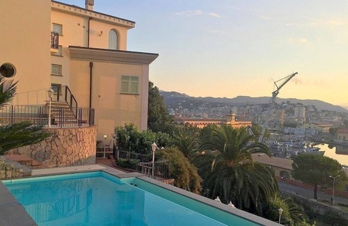 La Spezia House | Casa Nuria E: A modern and graceful studio apartment which faces the sun and the sea, with Free WI-FI.