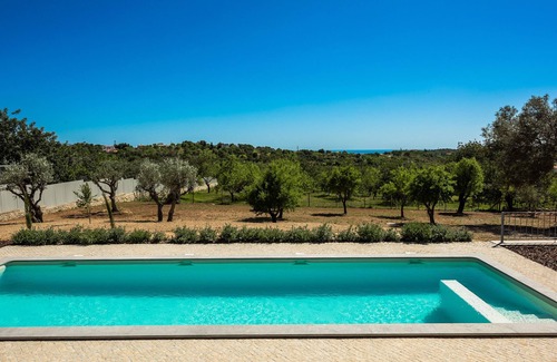 Loule House | Casa Oliveira, stylish vacation home with private pool in the hills of Algarve