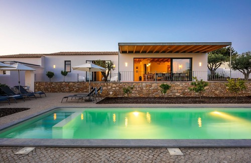 Loule House | Casa Oliveira, stylish vacation home with private pool in the hills of Algarve