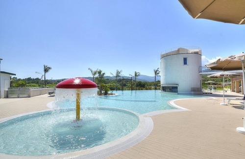 Casal Velino House | Casa Ondina A: A welcoming apartment situated in a quiet location, a few minutes from the town center, with Free WI-FI.