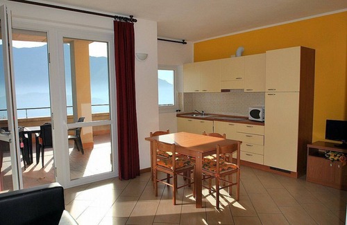 Vercana House | Casa Osmanto I: A cozy and welcoming apartment situated at a short distance from the shores of Lake Como, with Free WI-FI.