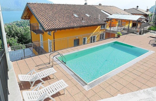 Vercana House | Casa Osmanto I: A cozy and welcoming apartment situated at a short distance from the shores of Lake Como, with Free WI-FI.