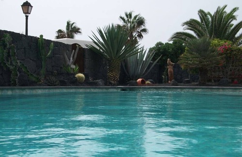 Montana Roja Villa | Casa Palana has been tailored to provide Adults Only guests the ultimate in luxury! Pool en hot tub