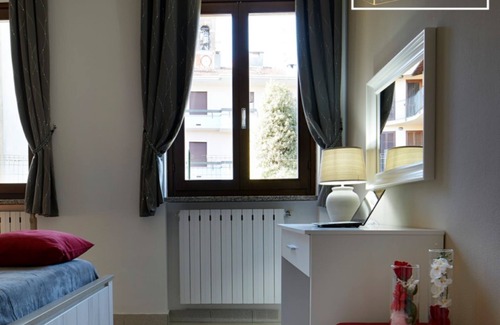 Vergiate Hostel | Casa Pasquee 10 - Deluxe Apartment in Central Area