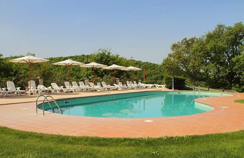 Sorano House | Casa Pegaso B: A characteristic apartment surrounded by meadows and by green hills.