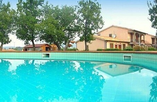 Sorano House | Casa Pegaso B: A characteristic apartment surrounded by meadows and by green hills.