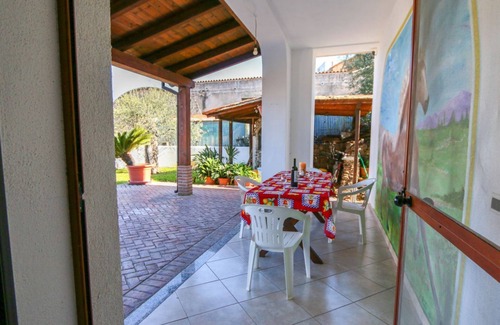 Oliena Apartment | Casa Pia with pretty garden in Oliena