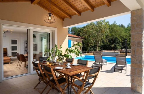 Zupanici Villa | Casa Piano in a calm village enveloped by nature