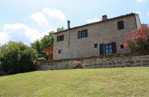 Mergo House | 'Casa Pietra Assolata' - Rustico in a fantastic location with pool