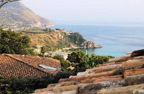 Ricadi House | Casa Pittara, for 4 people, with shared pool and access to the beach