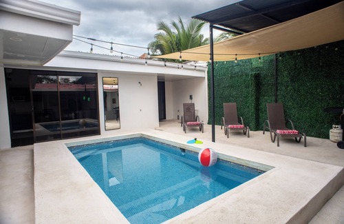 Barrio Santa Lucia House | Casa Plata | 1 Block away: Clubs, Restos & Beach