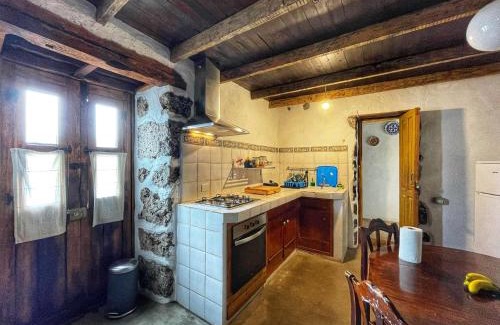 Taibique House | Casa Poesía de El Hierro, situada en el centro de El Pinar