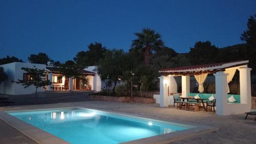 Sant Josep de sa Talaia House | Casa Puig de Mar, con piscina y jardín'