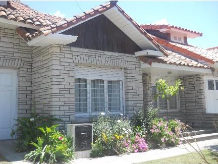 Punta Mogotes House | Casa Punta Mogotes (una cuadra playa)
