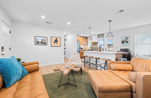 Central East Austin House | Casa Que Canta by AvantStay | Private Pool, Firepit & Walkable East Austin Gem