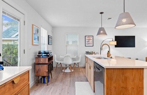 Central East Austin House | Casa Que Canta by AvantStay | Private Pool, Firepit & Walkable East Austin Gem