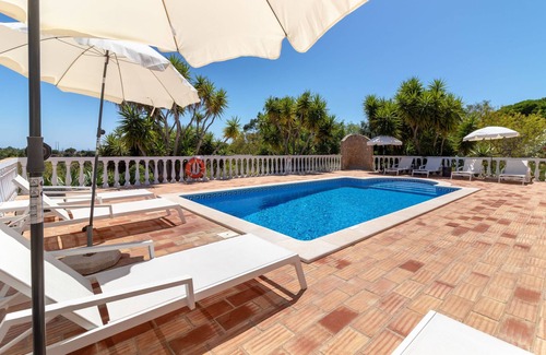 Lagoa e Carvoeiro House | Casa Rina - Private swimming pool, 5 min drive to beaches & 7 min to town