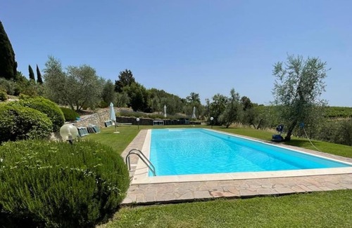 Castelnuovo Berardenga Apartment | Casa Rossella - ArcenoRentalsClub Romantic flat in Chianti Wifi Concierge Pool