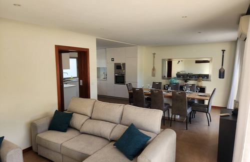 Alcantarilha House | CASA ROGEL: PRIVATE HEATED POOL, GAMES, WIFI, WALK TO TOWN, 5 MIN DRIVE TO BEACH