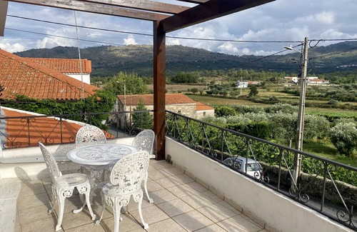 Celorico da Beira Cottage | Casa Romã - Moradia em Pedra com Vista Para Parque Natural da Serra da Estrela