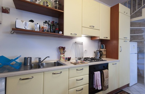 Bugnara Villa | Casa Rosa Detached in middle of Village - Roof Terrace, Garden, WiFi