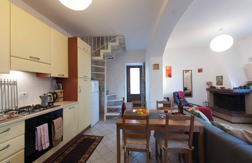 Bugnara Villa | Casa Rosa Detached in middle of Village - Roof Terrace, Garden, WiFi