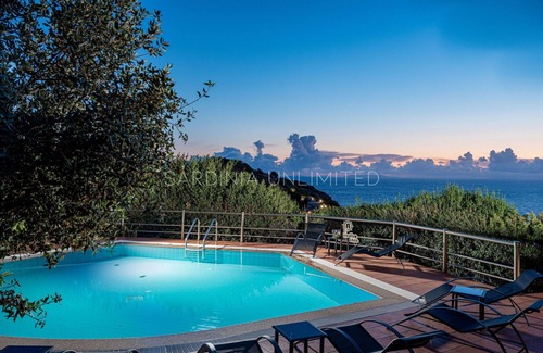 Costa Paradiso Villa | Casa Rosa Gialla: holiday house with pool, 5 persons, near the sea