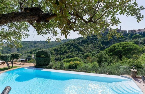 Casal Velino House | Casa Rosamunda A: A graceful apartment that is part of a villa surrounded by the greenery, with Free WI-FI.