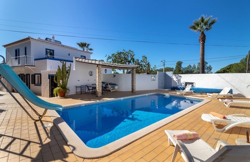 Vale de Centianes Villa | Casa Rosfra - 4 bed villa with heated pool and only 300m from the beach
