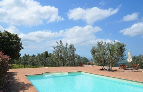 Monterotondo Marittimo House | Casa Ruta F: A characteristic and welcoming cottage surrounded by the greenery, with Free WI-FI.