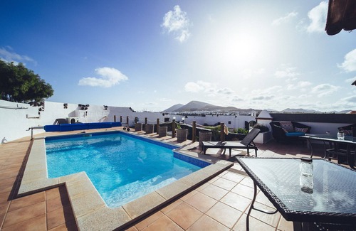 San Bartolome Cottage | Casa Rural in the Heart of the Island