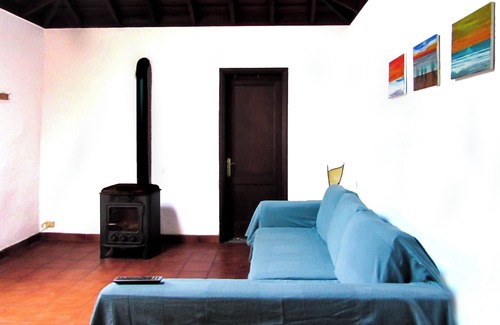 Brena Baja House | Casa Rural La Bodega con piscina y jardines ideal para familias y mascotas