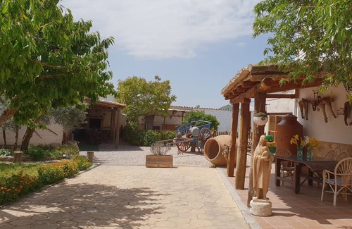 Rozalen del Monte House | Casa Rural Para 12 PAX con Bbq, Piscina, Sala DE Juegos Y Jardín