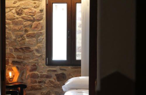 Chovar House | Casa rural rústica "EL COLMENAR" para parejas, familias o amigos a la montaña