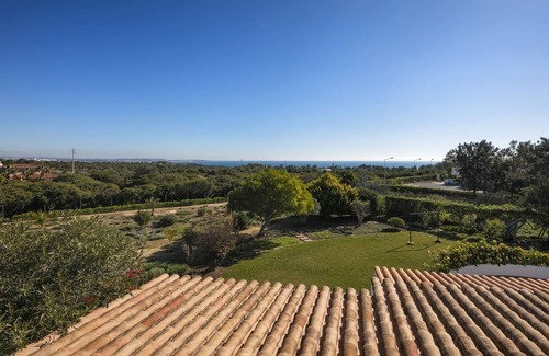 Lagoa e Carvoeiro Villa | Casa Ryder Short walk from Marinha beach!