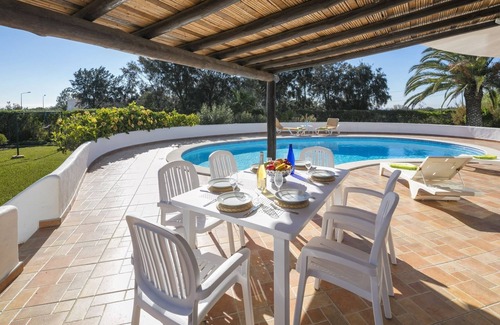 Lagoa e Carvoeiro Villa | Casa Ryder Short walk from Marinha beach!