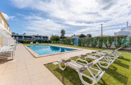 Vale de Carro House | Casa Sal | 4 Bedrooms | Central| Olhos de Água