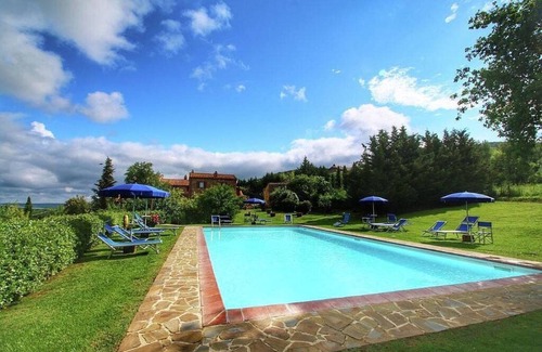 Castiglione d'Orcia House | Casa Salvia A: An apartment in the characteristic style of the Tuscan countryside, with Free WI-FI.