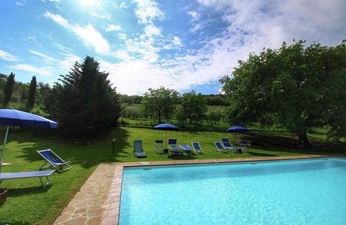 Castiglione d'Orcia House | Casa Salvia A: An apartment in the characteristic style of the Tuscan countryside, with Free WI-FI.