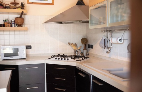 Premenugo Villa | Casa Schatz is a spacious cottage with a large furnished garden and swimming pool.