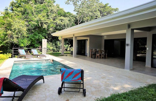 Samara House | Casa Sendero de Monos - a modern gem in a private setting