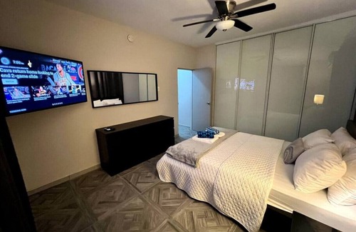 San Anton House | Casa Serena B, Modern Apt w. Private Jacuzzi