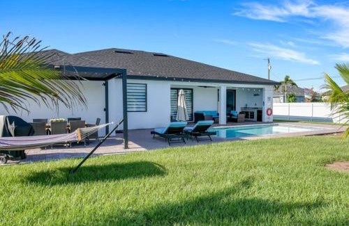 Mariner House | Casa Sevilla, heated pool, sleeps 9, 4B3B