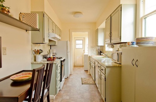 Pacific Grove House | Casa Simpatico - Pacific Grove House - Steps to Lover's Point Beach