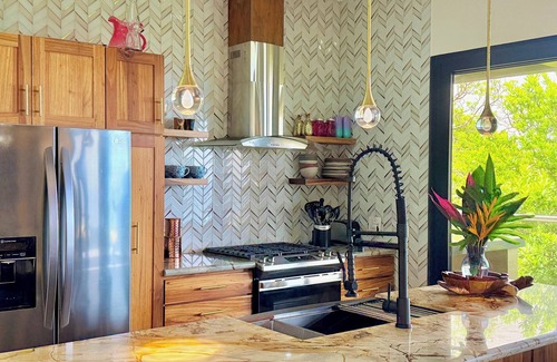 Roatan Villa | Casa Sirena @Parrot Tree Plantation