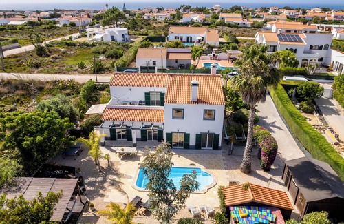 Aljezur Villa | Casa Skip - 4 bedroom villa with lush garden!